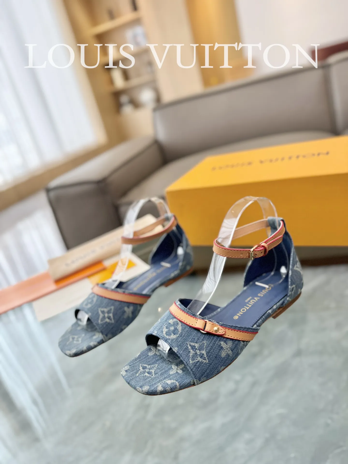 👟👟Ex-factory price 620👟👟 👟👟The top version of LV Lujia 24/denim jeans are so beautiful. I rarely make Lv family items, but I really can’t refuse this pair of kittens! I purchased the original version and developed it with care. The heels are custom molded. The brown leather with presbyopic denim is so brilliant! The perfect kitten heel, which is just right, is high-end, classic, sexy and comfortable. It is a must-have item that can give you full marks as a summer shoe! Sandals 5cm and 9cm/hollow sandals/ballet shoes 🔜3 items ✅Upper: Denim denim ✅Inner: original customized cowhide ✅Outsole: Italian genuine leather outsole ✅Number of yards: 35-41 (40.41 customization is not returnable) ✅Packaging: full set of exquisite packaging